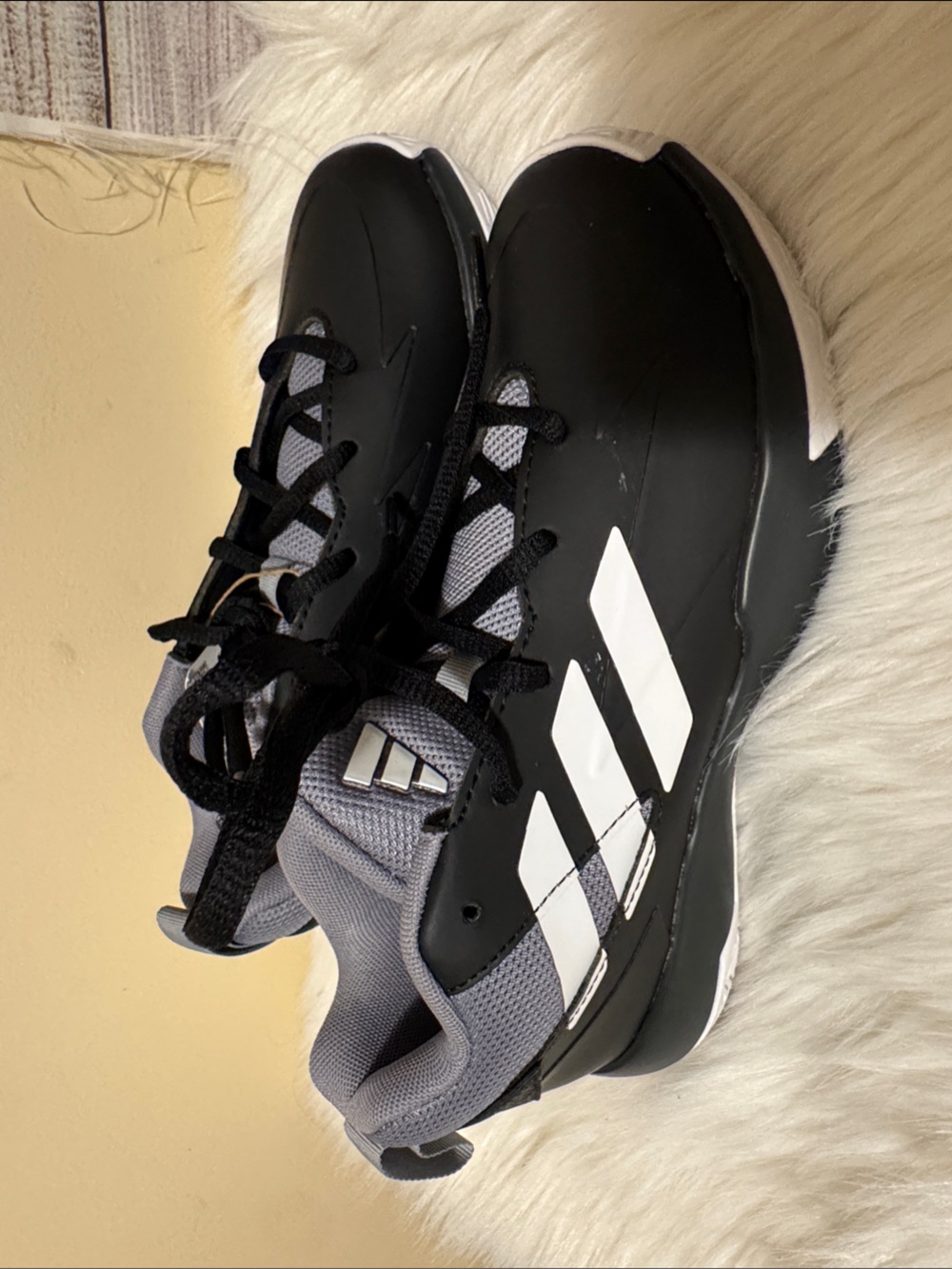adidas Black, Gray & White Performance Basketball Shoes size 3 kid